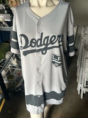 2018 SGA Los Angeles Dodgers x LA Kings Grey Baseball Jersey size medium as is
